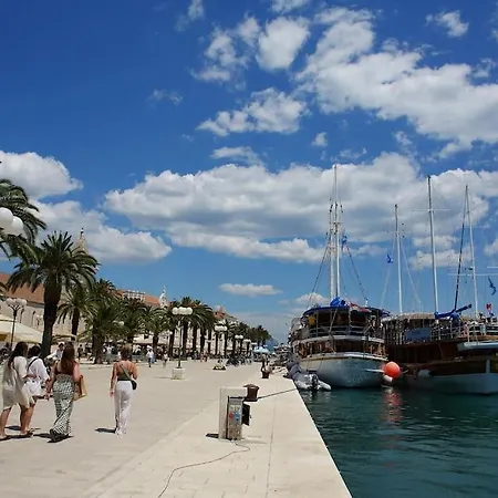 Appartement New Place In Old Town Of Trogir, Parking