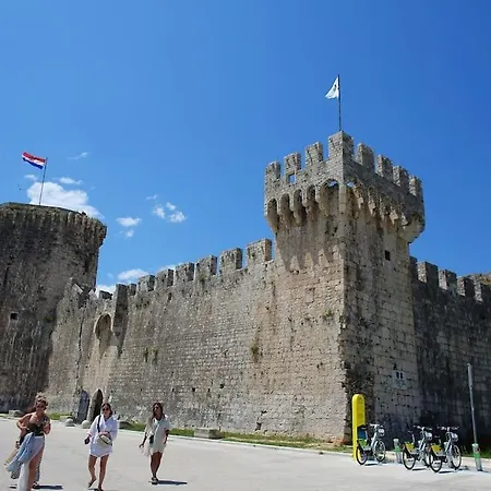 New Place In Old Town Of Trogir, Parking Appartement Trogir