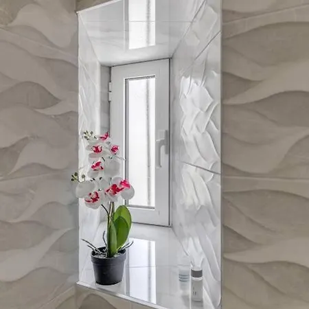 New Place In Old Town Of Trogir, Parking *