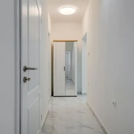 New Place In Old Town Of Trogir, Parking *