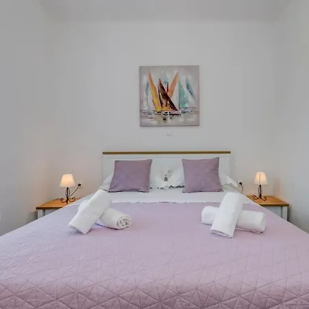 New Place In Old Town Of Trogir, Parking Appartement Trogir