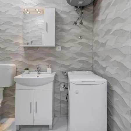 New Place In Old Town Of Trogir, Parking