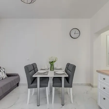 New Place In Old Town Of Trogir, Parking Trogir