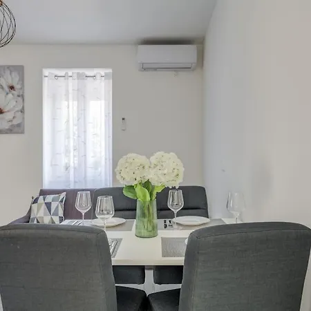 Appartement New Place In Old Town Of Trogir, Parking *