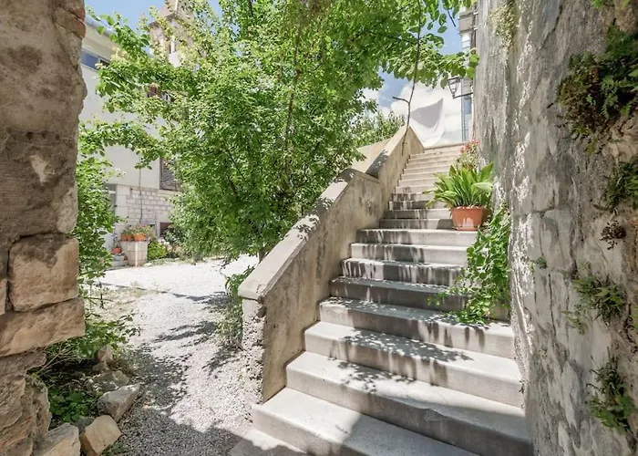New Place In Old Town Of Trogir, Parking