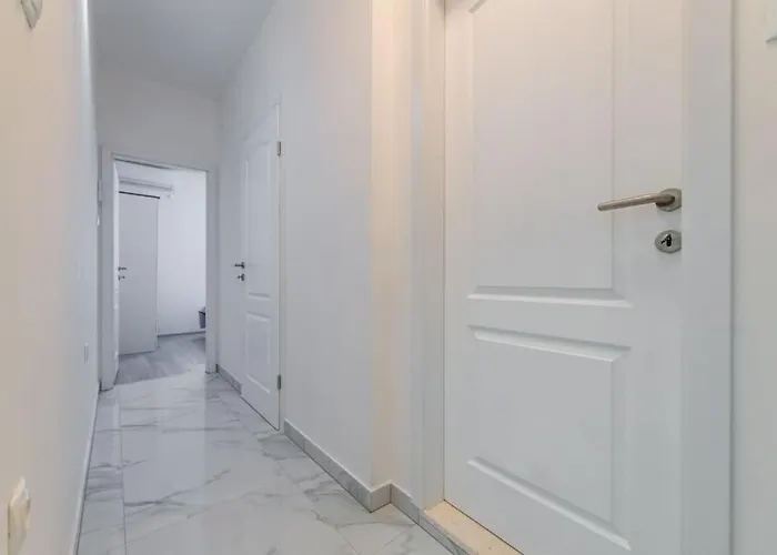 New Place In Old Town Of Trogir, Parking *