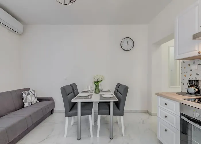 New Place In Old Town Of Trogir, Parking Trogir
