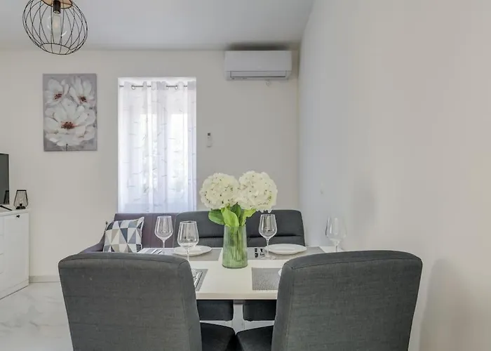Apartman New Place In Old Town Of Trogir, Parking *
