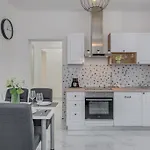 公寓 New Place In Old Town Of Trogir, Parking
