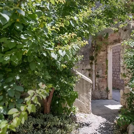 New Place In Old Town Of Trogir, Parking 特罗吉尔