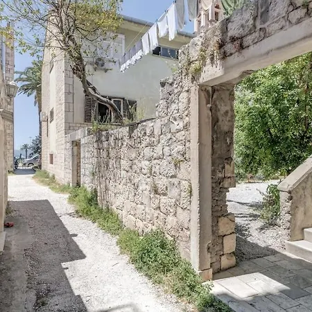 New Place In Old Town Of Trogir, Parking Apartment
