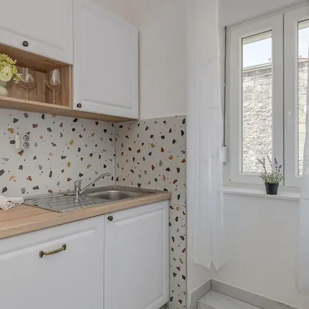 New Place In Old Town Of Trogir, Parking Apartment *