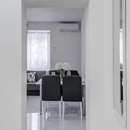New Place In Old Town Of Trogir, Parking * טרוגיר