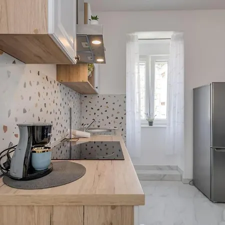 Apartment New Place In Old Town Of Trogir, Parking *