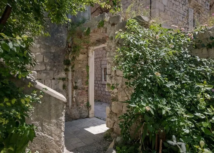 Apartmán New Place In Old Town Of Trogir, Parking