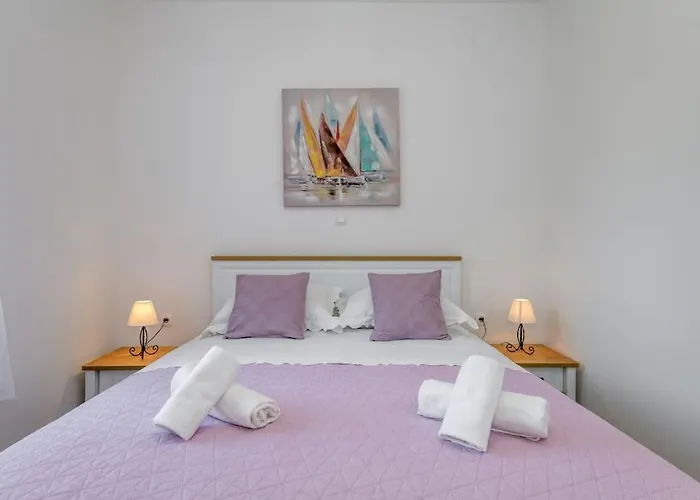 New Place In Old Town Of Trogir, Parking * 特罗吉尔