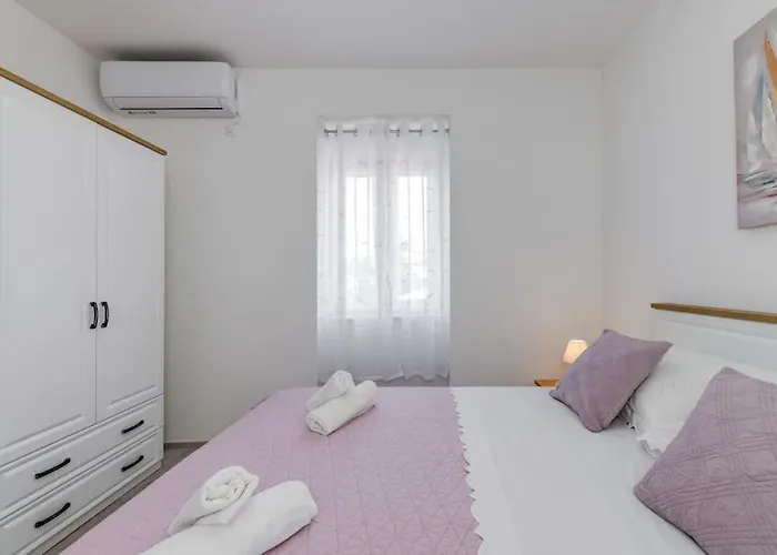 公寓 New Place In Old Town Of Trogir, Parking