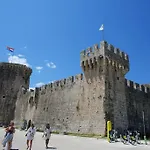 New Place In Old Town Of Trogir, Parking Appartamento Traù