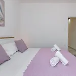 New Place In Old Town Of Trogir, Parking