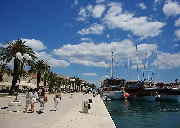 Apartament New Place In Old Town Of Trogir, Parking