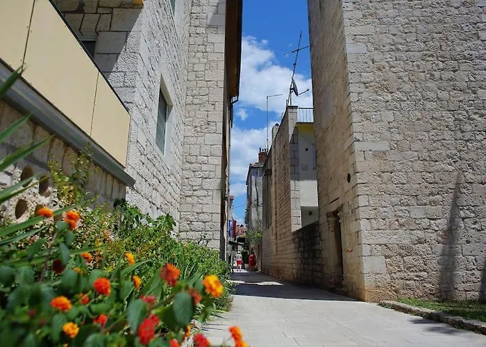 New Place In Old Town Of Trogir, Parking Apartament *