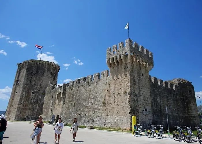 New Place In Old Town Of Trogir, Parking Apartament Trogir