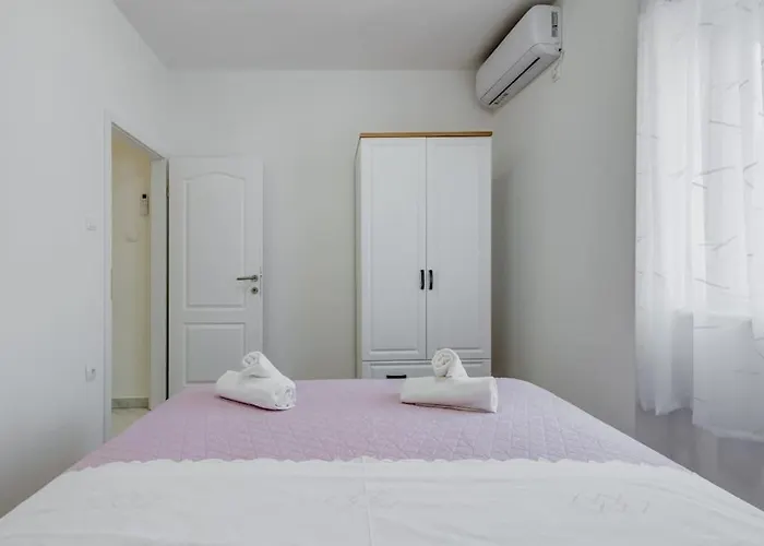 New Place In Old Town Of Trogir, Parking Apartament Trogir