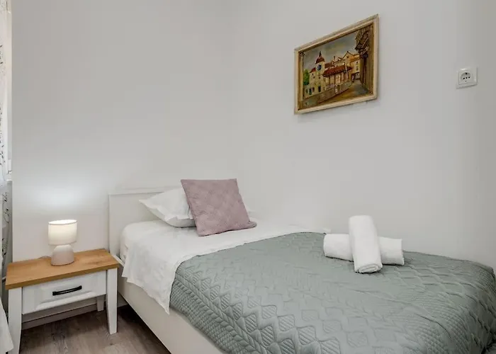 New Place In Old Town Of Trogir, Parking Apartament *