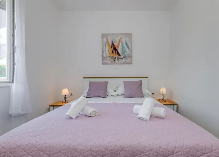 New Place In Old Town Of Trogir, Parking Apartament Trogir