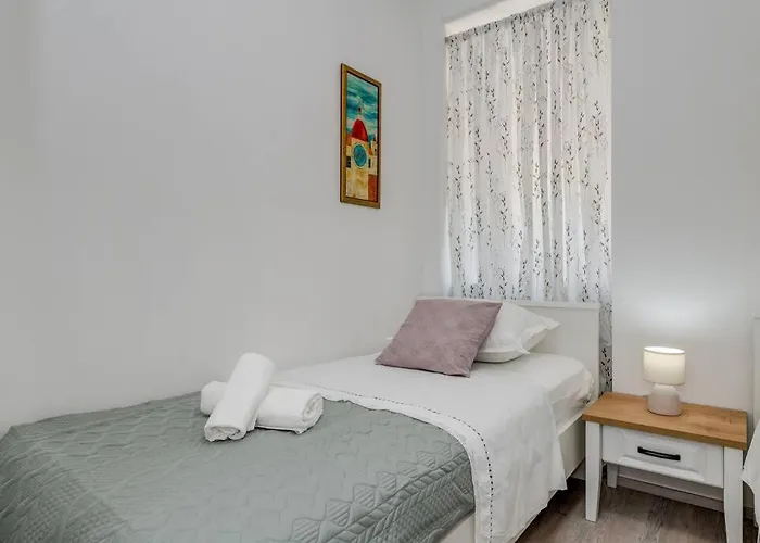 New Place In Old Town Of Trogir, Parking Trogir
